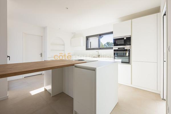 Vente
                Maison188 m² - 8 Pièces -
                    SAINT PHILBERT DE GRAND LIEU (44310)