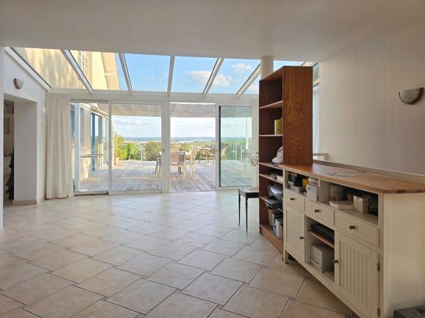 Maison
         6 pièces
        - 222 m² Exclusivité 777 000 € *