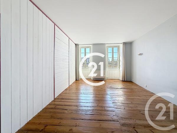 Maison à vendre  5 pièces - 196 m 2   COGNAC  - 16