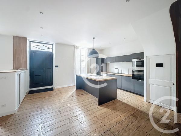 Maison à vendre  5 pièces - 196 m 2   COGNAC  - 16