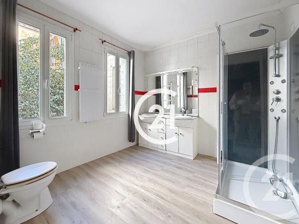 Maison à vendre  5 pièces - 196 m 2   COGNAC  - 16