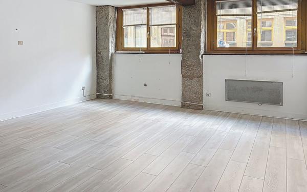 Appartement à vendre    3 pièces • 77 m2 Lyon 1