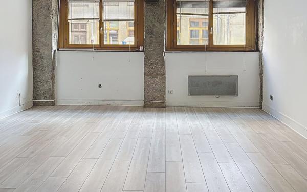 Appartement à vendre    3 pièces • 77 m2 Lyon 1