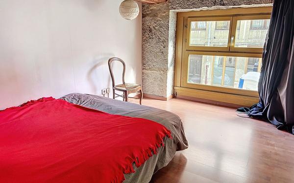 Appartement à vendre    3 pièces • 77 m2 Lyon 1