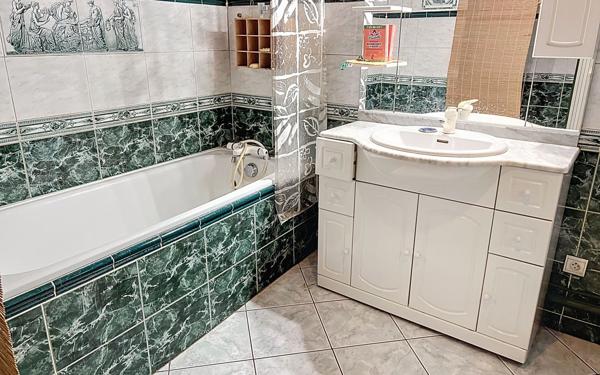 Appartement à vendre    3 pièces • 77 m2 Lyon 1