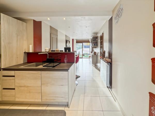 MAISON FAMILIALE CONTEMPORAINE avec jardin et annexes– COURBEVOIE 92 – QUARTIER PAVILLONNAIRE RECHERCHÉ Rue HOCHE