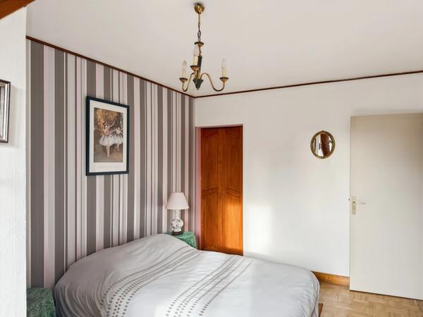 MAISON FAMILIALE CONTEMPORAINE avec jardin et annexes– COURBEVOIE 92 – QUARTIER PAVILLONNAIRE RECHERCHÉ Rue HOCHE