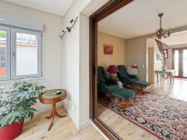 MAISON FAMILIALE CONTEMPORAINE avec jardin et annexes– COURBEVOIE 92 – QUARTIER PAVILLONNAIRE RECHERCHÉ Rue HOCHE