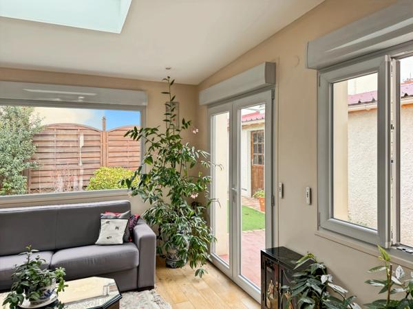 MAISON FAMILIALE CONTEMPORAINE avec jardin et annexes– COURBEVOIE 92 – QUARTIER PAVILLONNAIRE RECHERCHÉ Rue HOCHE