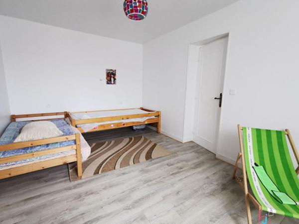 Maison de plain-pied sur près d'un hectare secteur Bais
