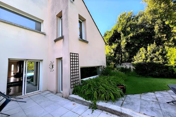 Maison
                                                                                                                                                                                                                                                                                                                        9 pièce(s)                                                                                                                                                                                                          7 chambre(s)                                                                                                                                                                                                          220  m²
