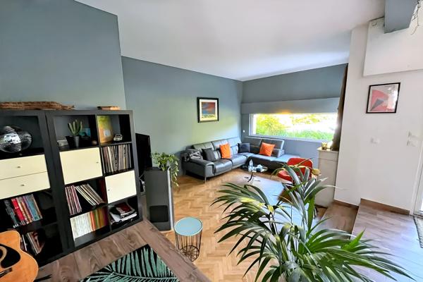 Maison
                                                                                                                                                                                                                                                                                                                        9 pièce(s)                                                                                                                                                                                                          7 chambre(s)                                                                                                                                                                                                          220  m²
