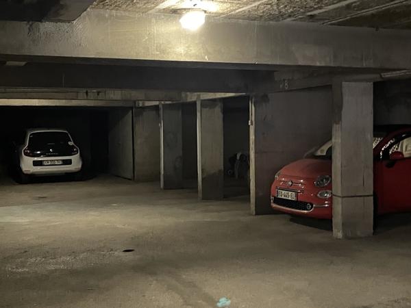 Appartement à Saint-Raphaël avec terrasse et parking en sous-sol