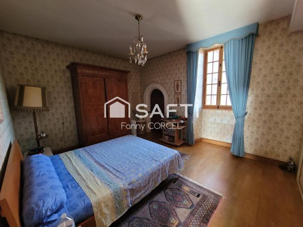 Maison 9 pièces - 221m²