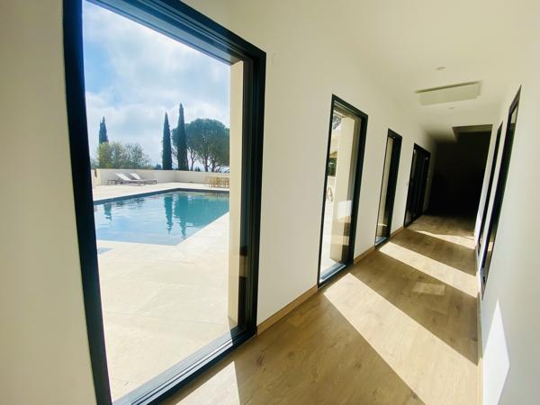 CARCASSONNE NORD: Magnifique villa de 350 m² habitable, piscines et dépendance sur 4500 m² de terrain