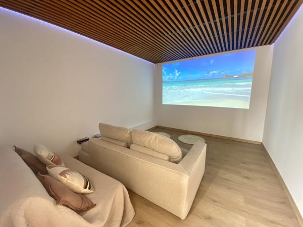 CARCASSONNE NORD: Magnifique villa de 350 m² habitable, piscines et dépendance sur 4500 m² de terrain