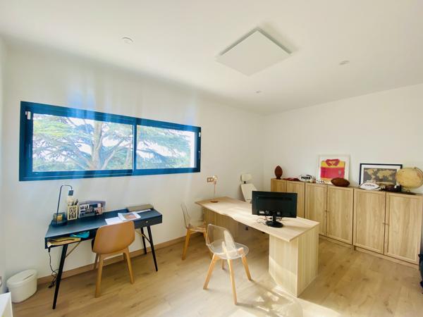 CARCASSONNE NORD: Magnifique villa de 350 m² habitable, piscines et dépendance sur 4500 m² de terrain