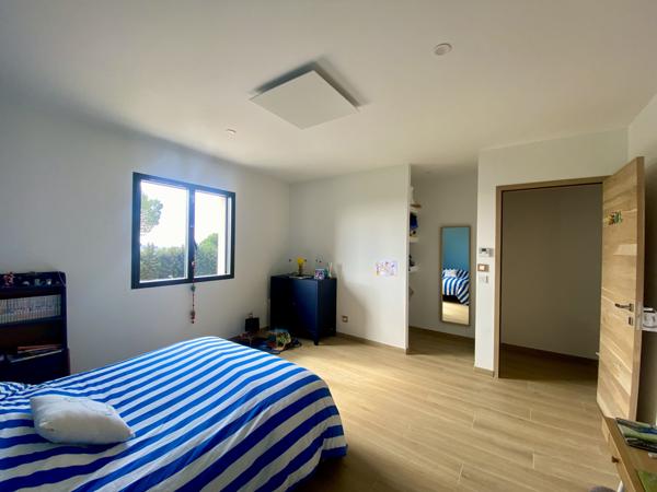 CARCASSONNE NORD: Magnifique villa de 350 m² habitable, piscines et dépendance sur 4500 m² de terrain