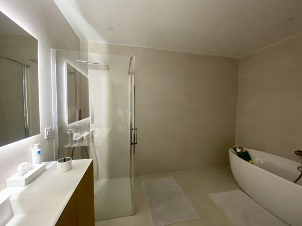 CARCASSONNE NORD: Magnifique villa de 350 m² habitable, piscines et dépendance sur 4500 m² de terrain