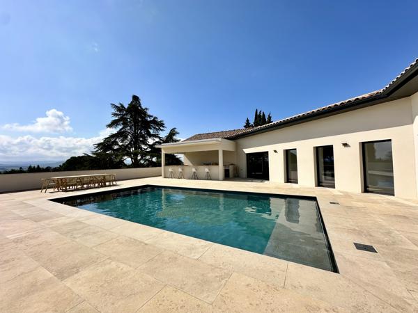 CARCASSONNE NORD: Magnifique villa de 350 m² habitable, piscines et dépendance sur 4500 m² de terrain