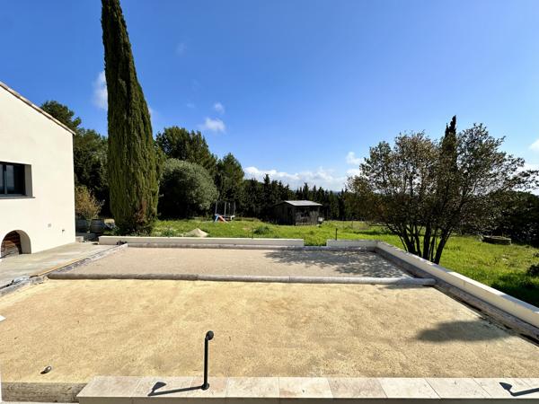 CARCASSONNE NORD: Magnifique villa de 350 m² habitable, piscines et dépendance sur 4500 m² de terrain