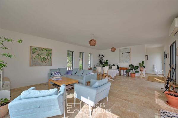 Maison lumineuse au style actuel avec Vue – Collines Est