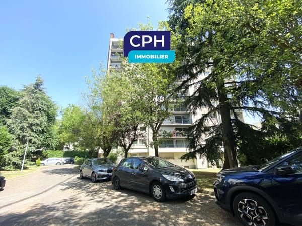 F3 en parfait état au Dernier étage à Chatillon avec extérie