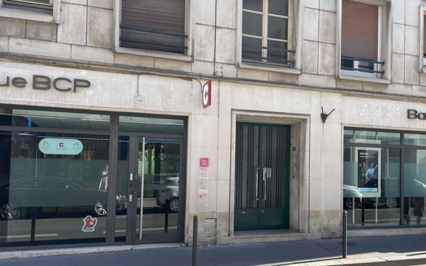 Stationnement à louer    Orléans