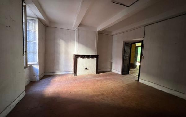 Vente Maison de village avec terrasse - Garage et jardin à rénover Saint-pons-de-thomieres   
