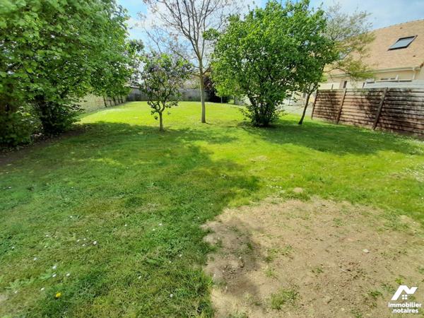 Moult, secteur tennis hors lotissement.

Terrain à bâtir d'une surface d'environ 500 m² plat,...