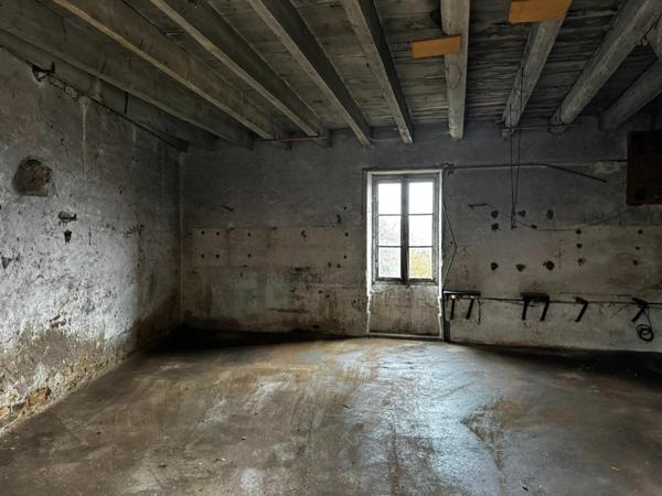 Maison de ville avec dépendances , terrain