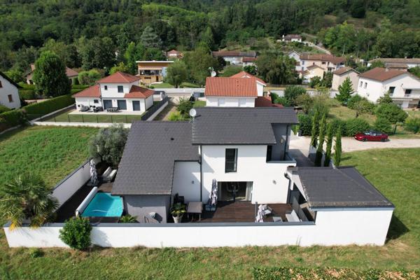 Maison d’architecte contemporaine avec piscine – Cessieu (38110)
