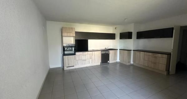 DECINES CENTRE: T3 EXCELLENT ETAT BALCON GARAGE CALME