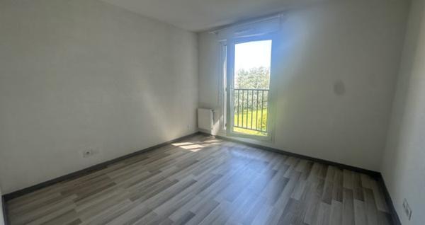 DECINES CENTRE: T3 EXCELLENT ETAT BALCON GARAGE CALME