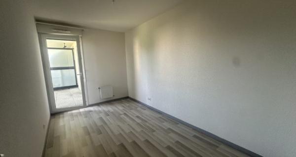 DECINES CENTRE: T3 EXCELLENT ETAT BALCON GARAGE CALME