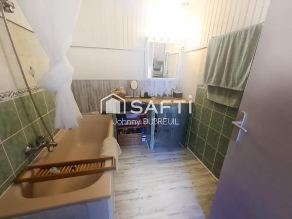 PIGNANS - MAISON DE VILLAGE RENOVEE AVEC 2 CHAMBRES, 2 SALLES D'EAU, TERRASSE