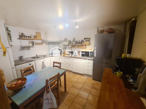 PIGNANS - MAISON DE VILLAGE RENOVEE AVEC 2 CHAMBRES, 2 SALLES D'EAU, TERRASSE