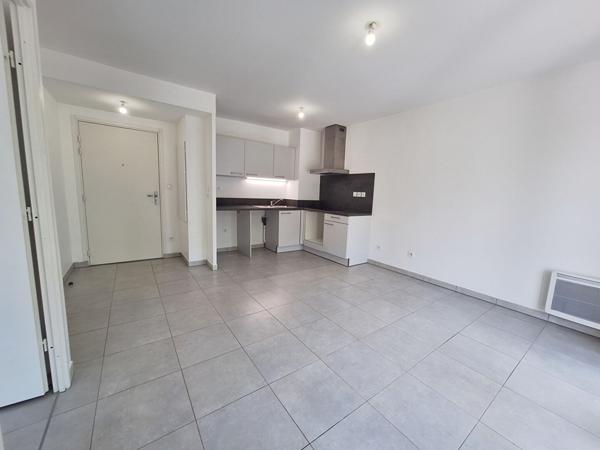 Hyères OUEST - Appartement T2 - Terrasse -Stationnement privé - Ascenseur