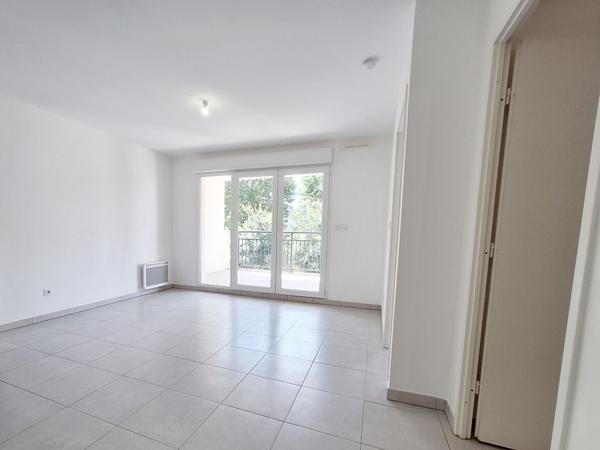 Hyères OUEST - Appartement T2 - Terrasse -Stationnement privé - Ascenseur