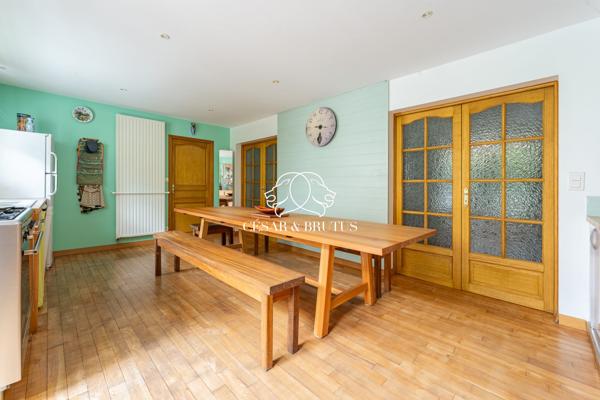 Ensemble immobilier avec maison, terrasse et local commercial quartier du port