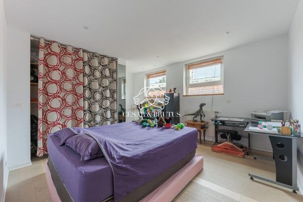 Ensemble immobilier avec maison, terrasse et local commercial quartier du port