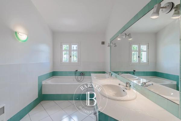Châteauneuf-Grasse, Villa 4 Chambres -  207 m² à vendre