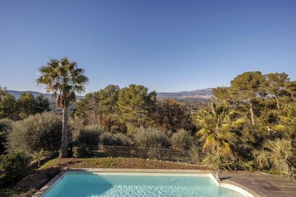 Vaste maison à vendre avec piscine à Mougins