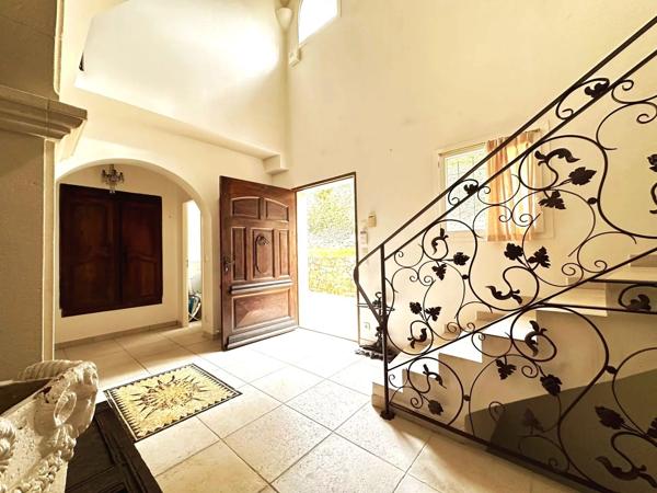 Vaste maison à vendre avec piscine à Mougins