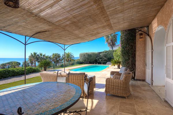 Rare Villa de Plein Pieds aux Issambres, vue mer
