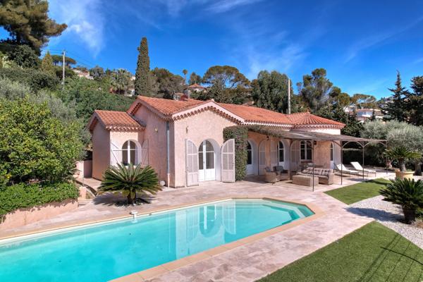 Rare Villa de Plein Pieds aux Issambres, vue mer