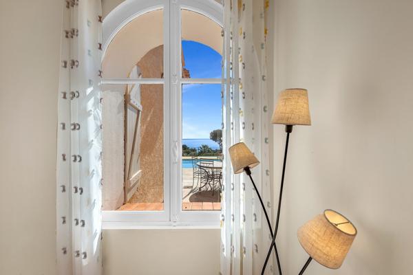 Rare Villa de Plein Pieds aux Issambres, vue mer