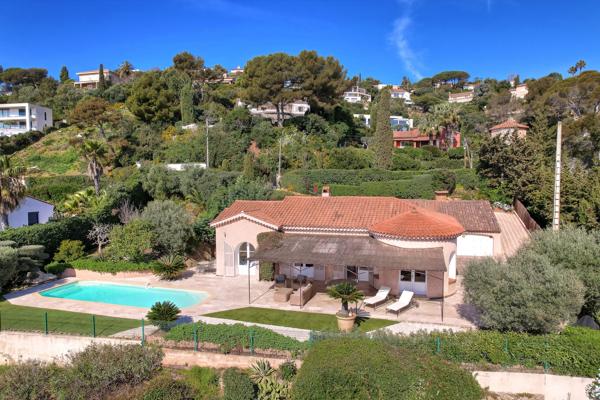 Rare Villa de Plein Pieds aux Issambres, vue mer
