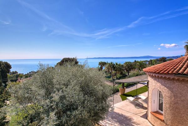 Rare Villa de Plein Pieds aux Issambres, vue mer