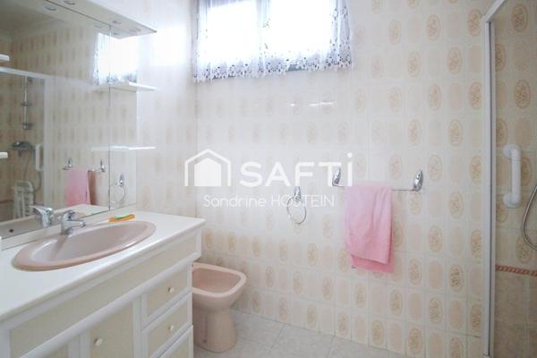 Maison jumelée avec jardin et garage